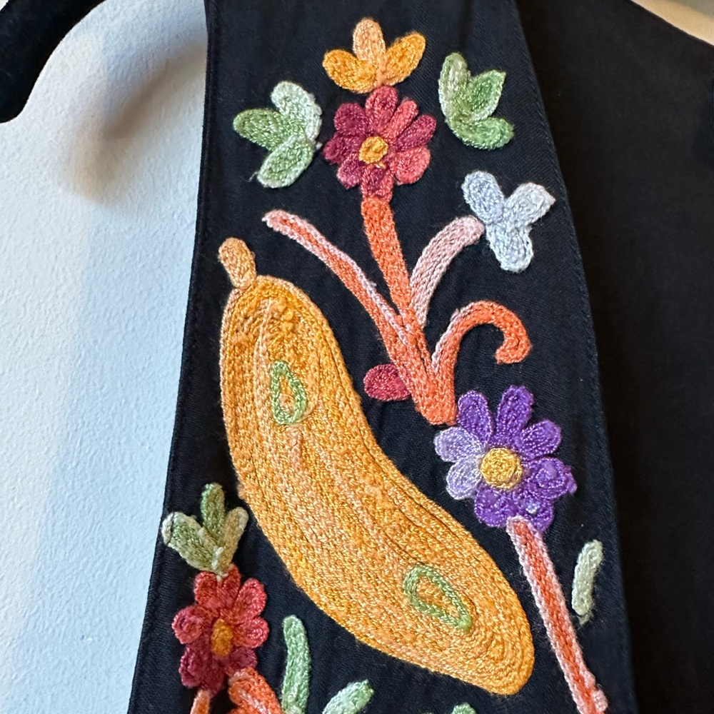Moda International Embroidered Fruit and Flower Vest Unique Artsy - Picture 4 of 7